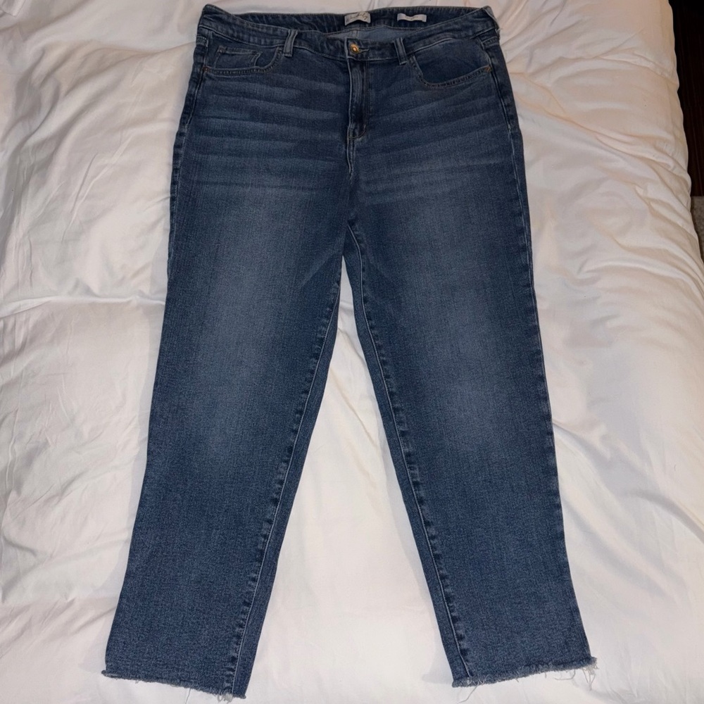 Wonderly Medium Wash Girlfriend Frayed Ankle Jeans